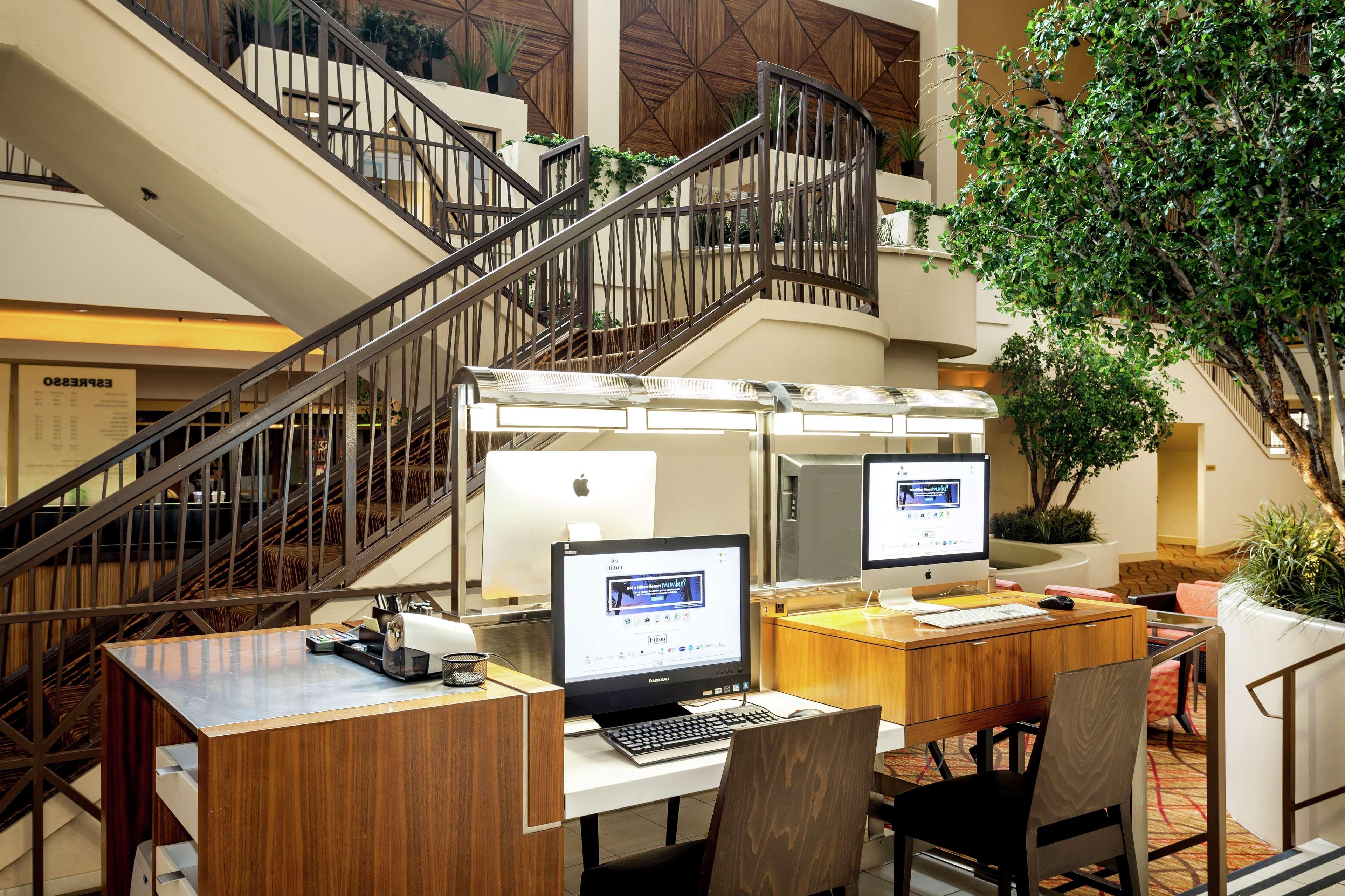 Hilton Stockton Hotel Екстериор снимка