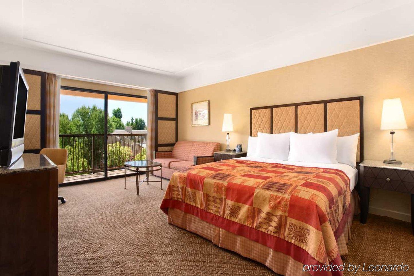 Hilton Stockton Hotel Стая снимка